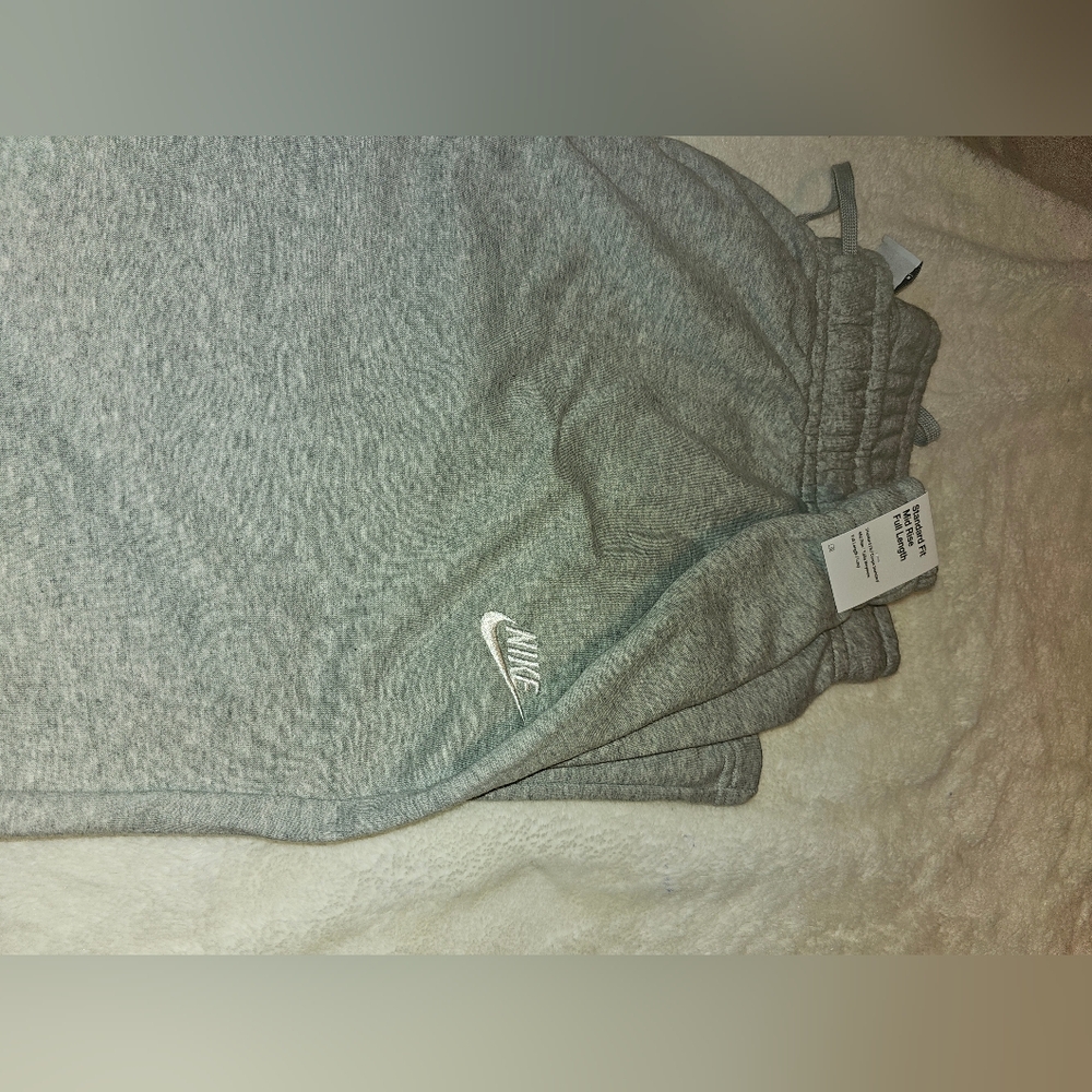 Nike Women's wide leg Sweatpants